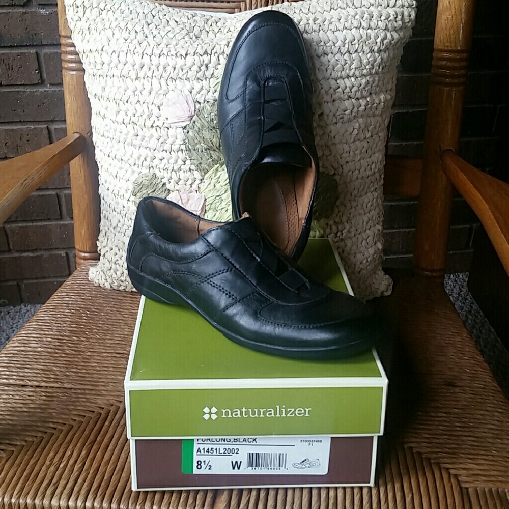 Naturalizer Furlong shoes, size 8.5W, black